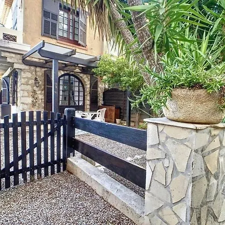 Apartment 1piece Avec Jardin Dans Mas De Caractere
