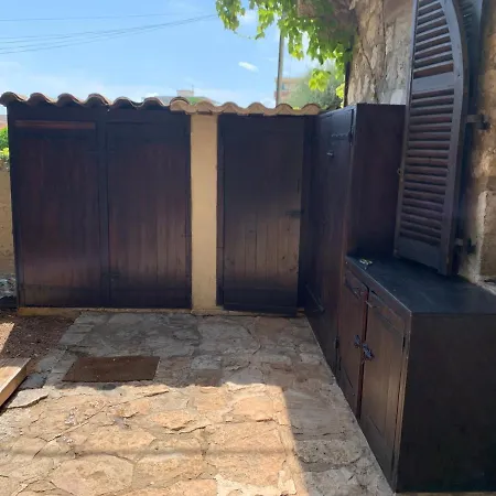 1piece Avec Jardin Dans Mas De Caractere Apartman