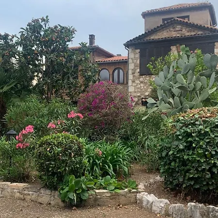 Apartman 1piece Avec Jardin Dans Mas De Caractere